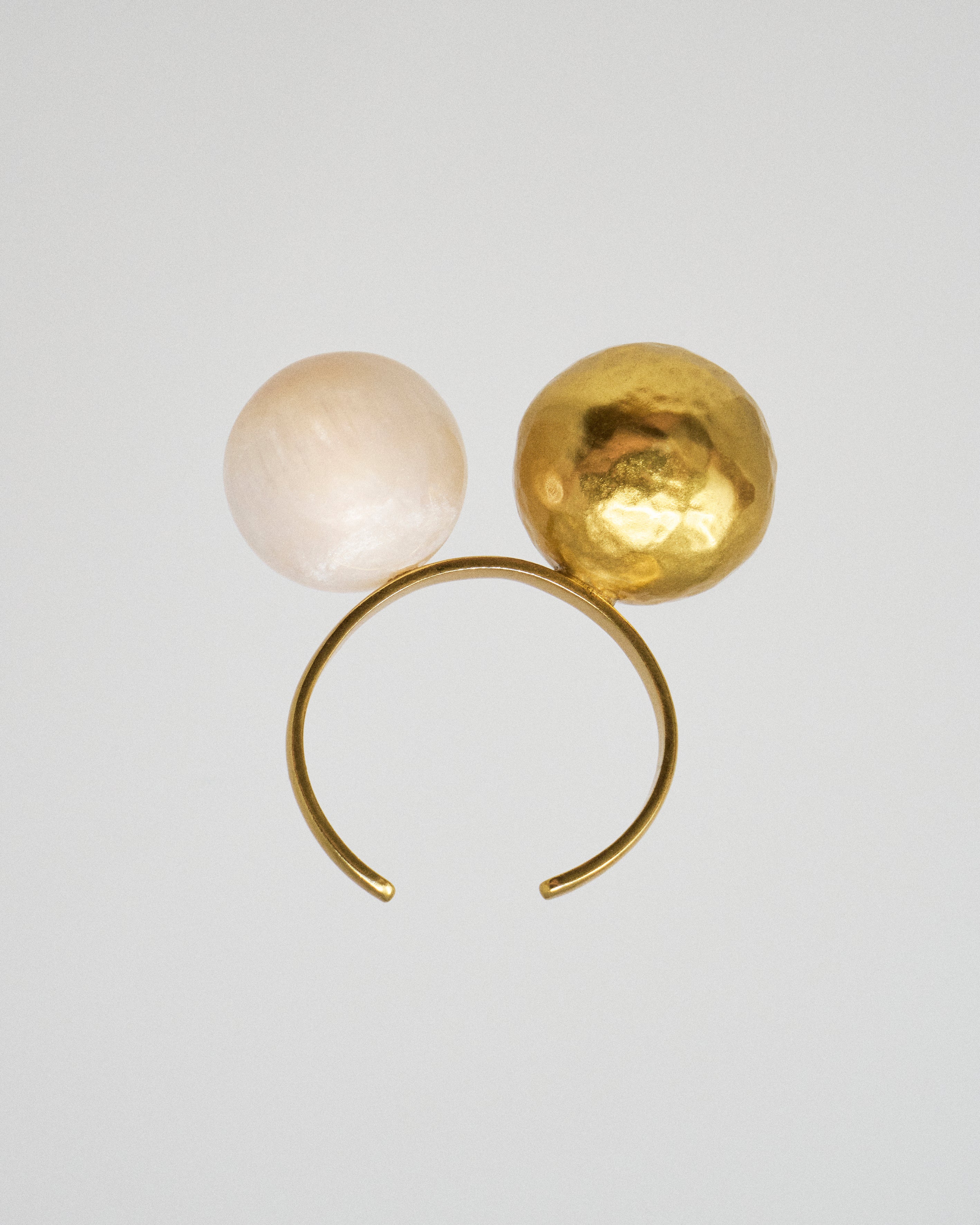 Pulsera dorada bolas